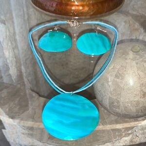 Elegant Natural Shell Pendant Necklace and Earring Set